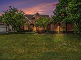40294 Woodside Dr S, Northville, MI 48168