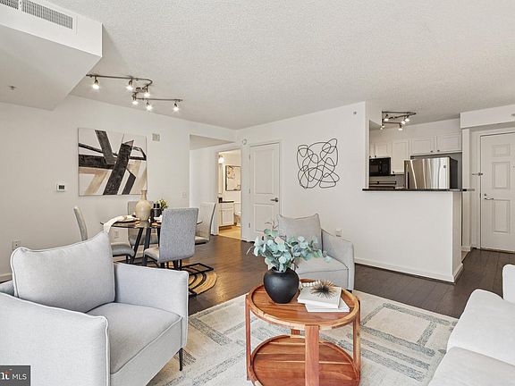 5th image of 880 N Pollard St APT 705