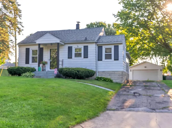 422 Rockwood St, La Porte, IN 46350
