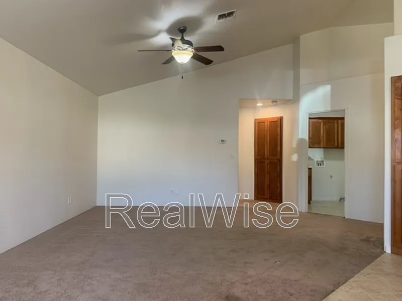 3 bed, 2.0 bath, 1559 sqft, $2,195 — Photo 4
