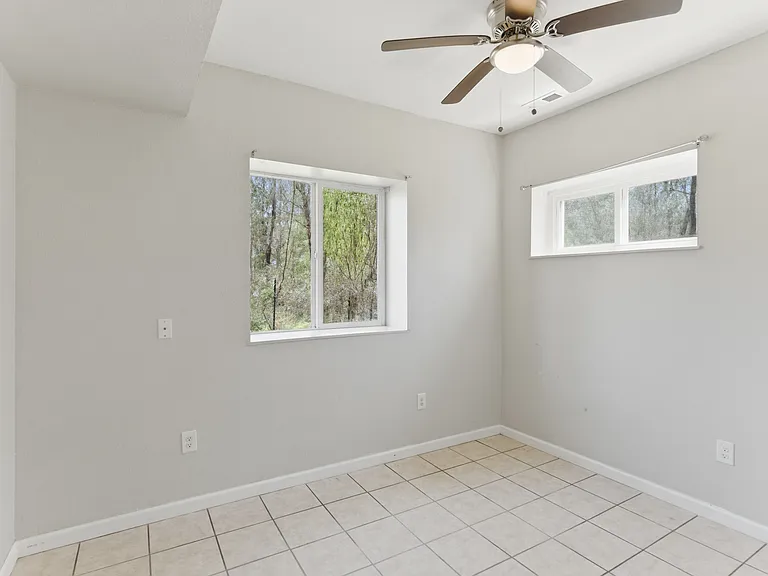 Golf View Apartments — Photo 7