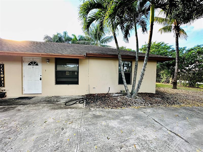 1st image of 4722 Myrtle Dr #2