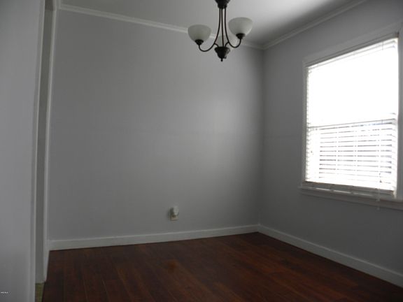5th image of 2058 South Dr