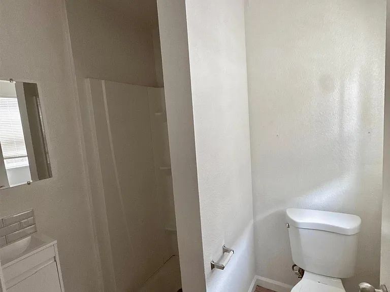 416 N 1/2 School St #2 — Photo 6