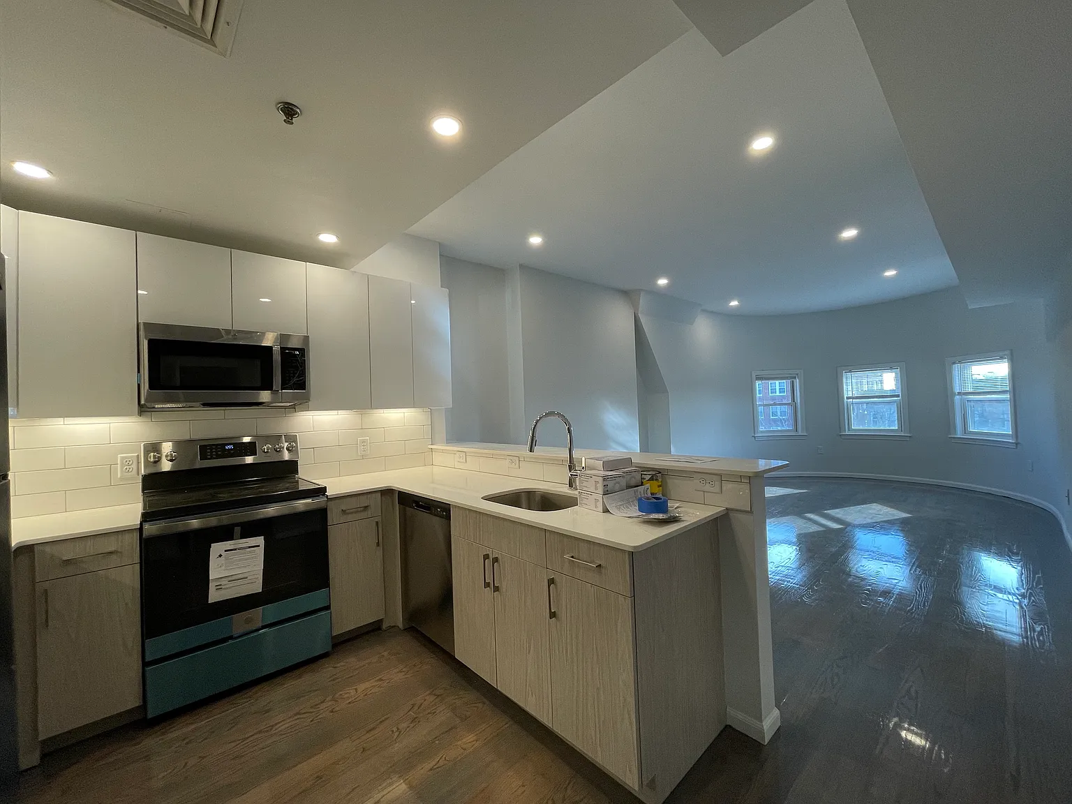 3 bed, 1700 sqft, $5,750 — Photo 1