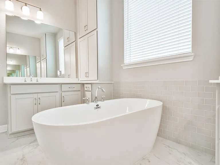 8211 Chartres Wind Dr — Photo 22