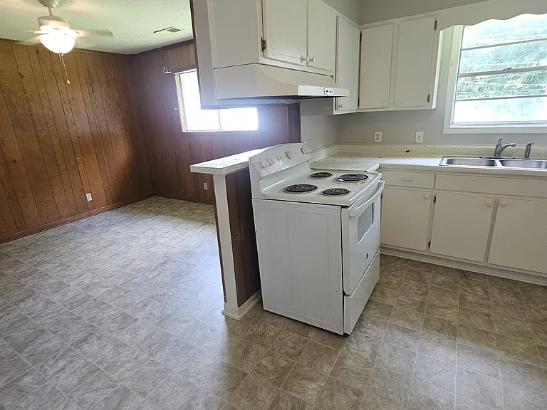 2286 Carrolton Dr — Photo 5