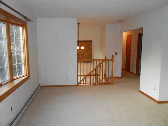 4th image of 14 Quaker Hill Dr