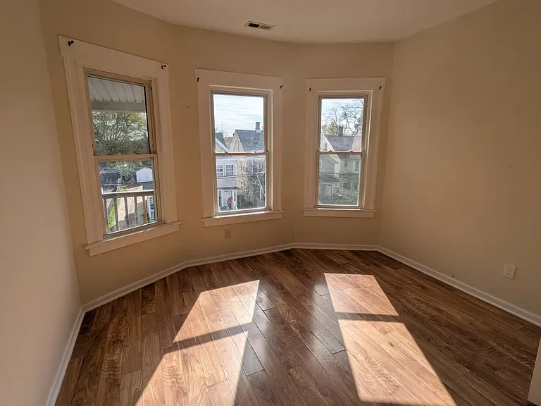928 Hancock Ave #3L — Photo 3