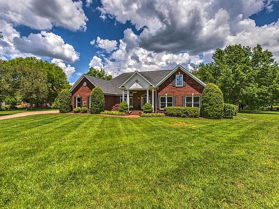 2nd image of 3010 Newport Ct