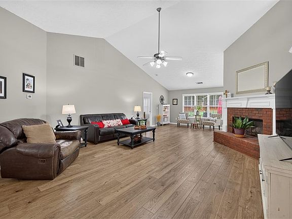 4th image of 334 Annslee Cir