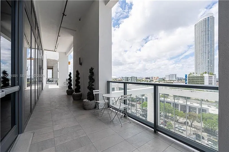 2 bed, 2.5 bath, 1368 sqft, $4,000 — Photo 1
