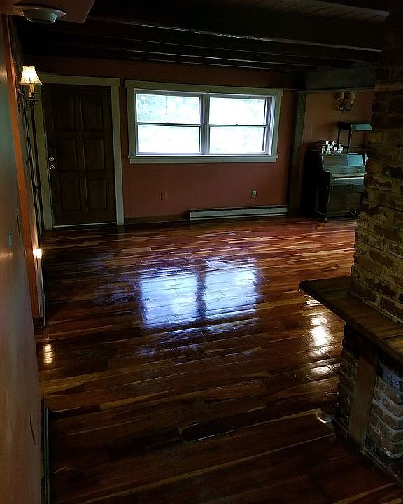 2nd image of 1375 Blue Ridge Yacht Club Rd