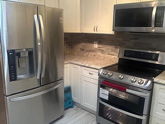 5th image of 3250 Livingston Rd