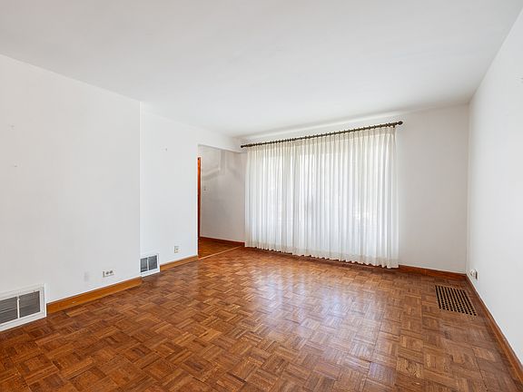 4th image of 10939 S Avenue G