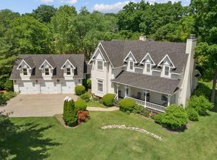 28364 N Lakeview Cir, McHenry, IL 60051