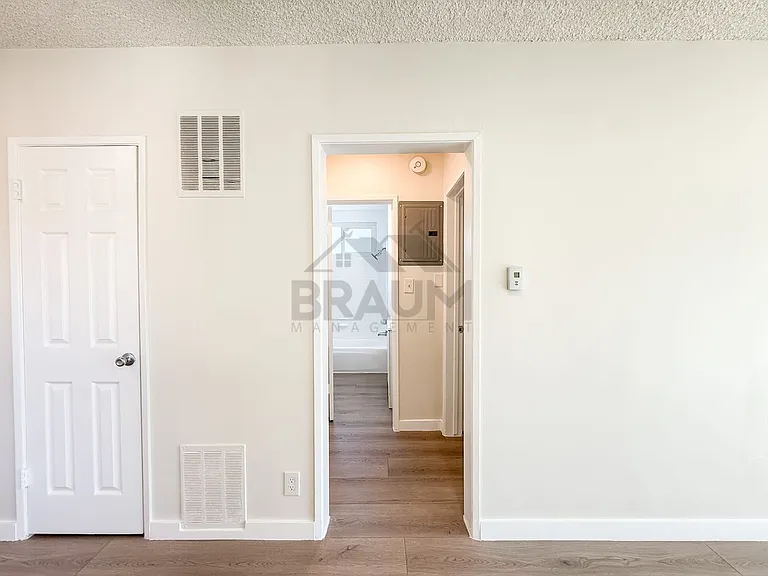 SEPULVEDA — Photo 5
