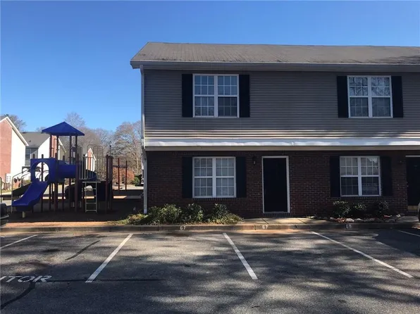 67 Point Place Dr, Cartersville, GA 30120
