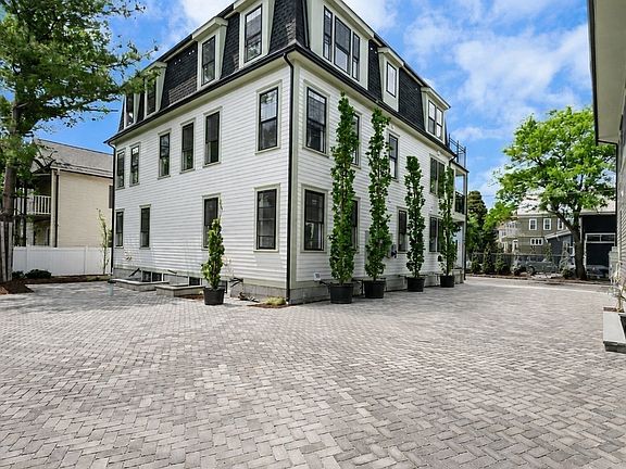 3rd image of 12 Corinthian Rd #B
