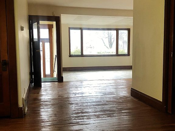 5th image of 654 Minnesota Ave