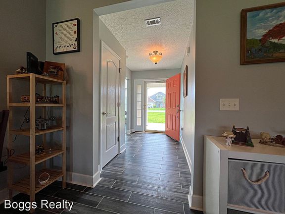 5th image of 82 Thornbush Ct NE