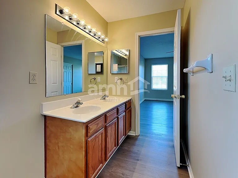 1425 Stableview Cir — Photo 10