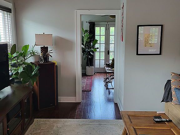 2nd image of 1081 Northwest Blvd APT 3