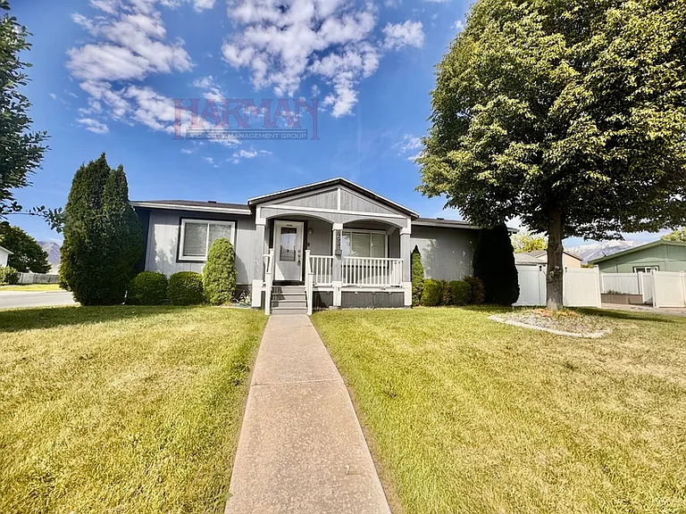 863 S Artesian Rd — Photo 1