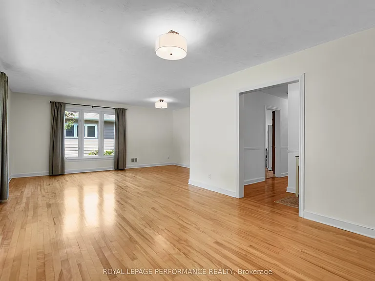 2243 Hillary Ave — Photo 6