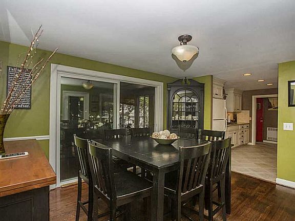 5th image of 25 Moorland Ave