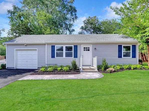 21 Brightside Ave, Central Islip, NY 11722