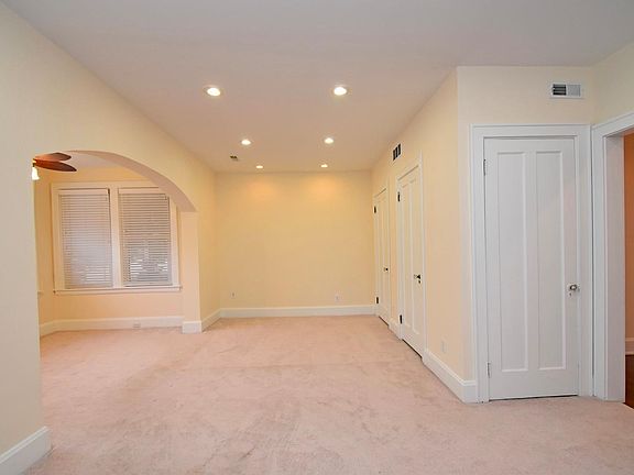 5th image of 3460 Whitfield Ave Unit 2
