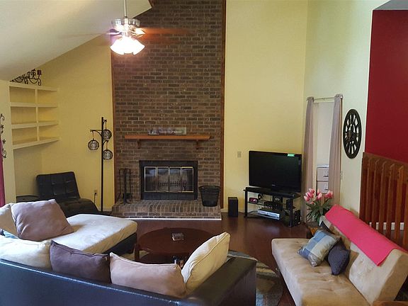 4th image of 100 Frostwood Ct