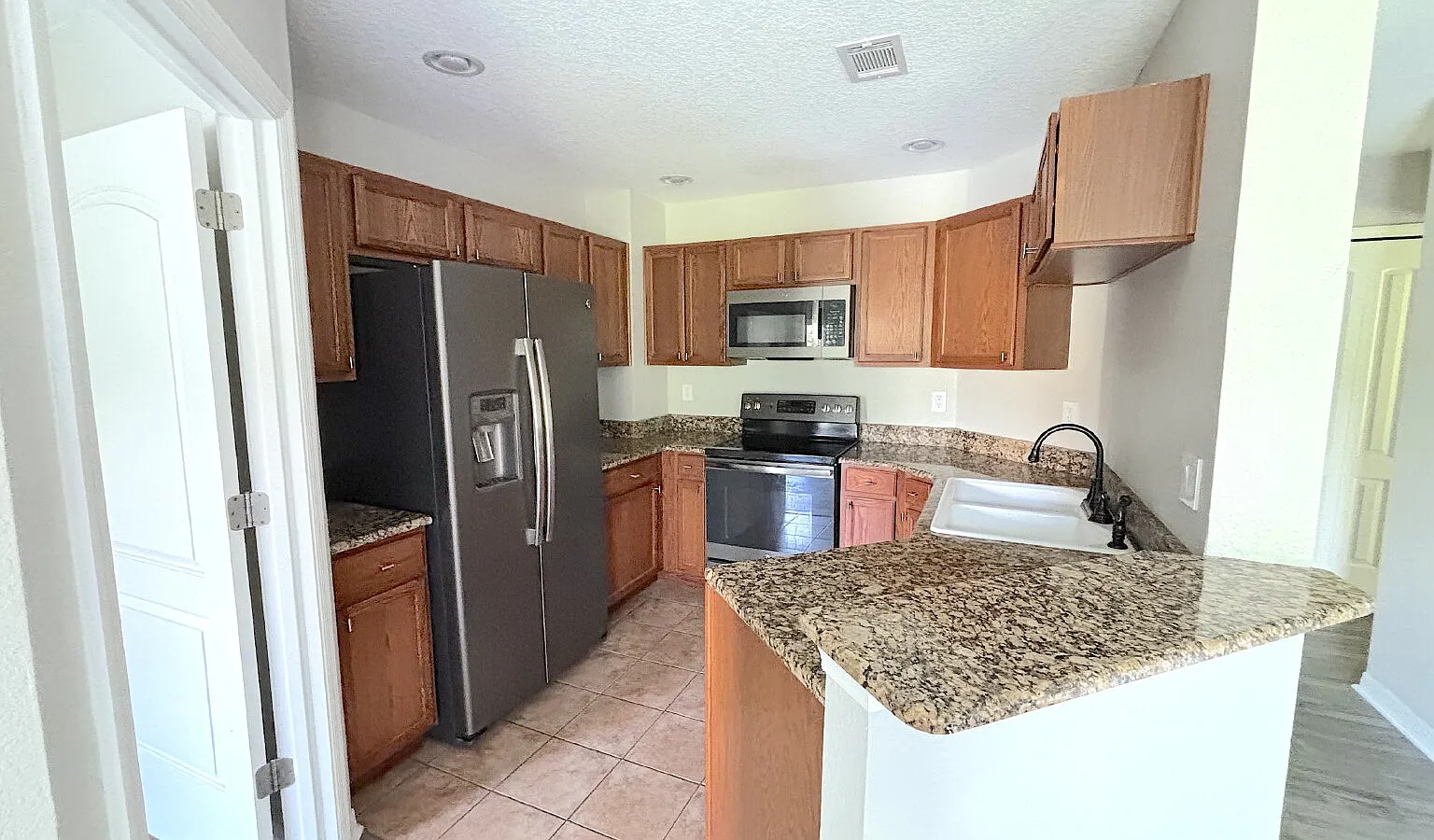 2 bed, 951 sqft, $1,600 — Photo 4