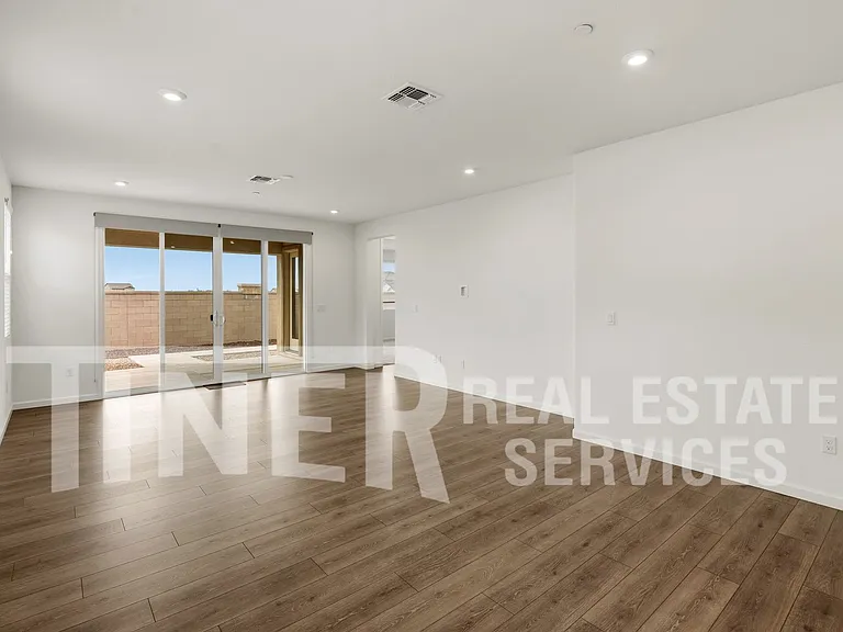 8112 Joecy Way — Photo 9
