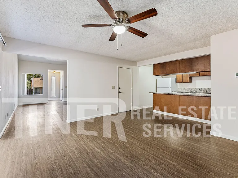 5535 E Knoll Dr — Photo 4