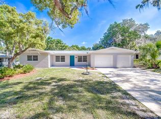 806 Madison St, Tavares, FL 32778
