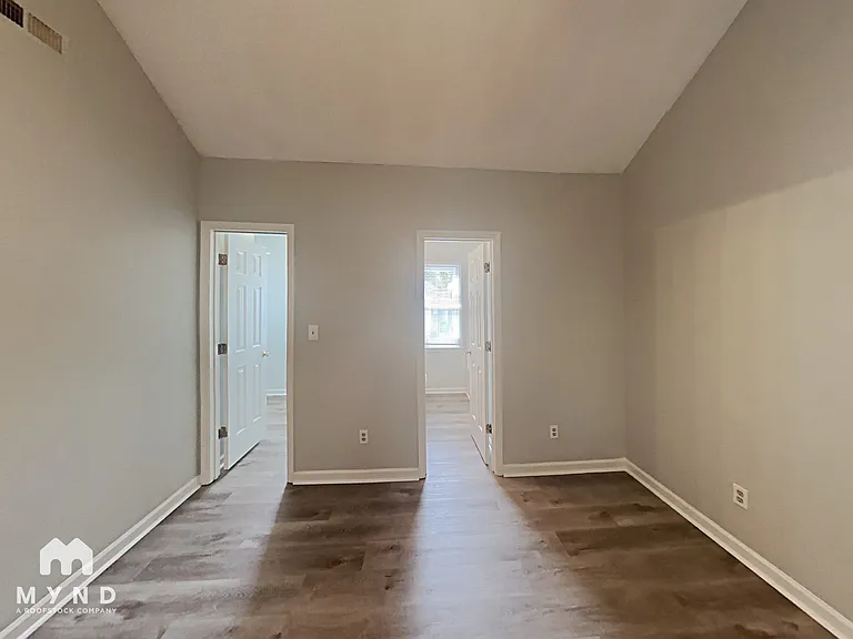 2200 Long And Winding Rd — Photo 10