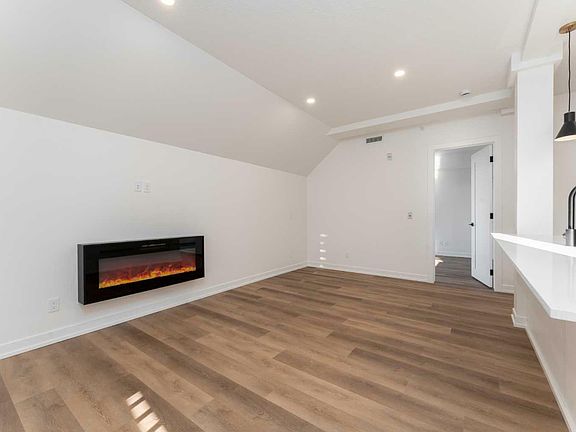 3rd image of 1717A Mountain Ave #310
