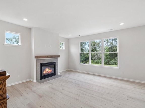 5th image of 2412 Dunewood St