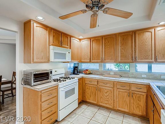 4th image of 9685 Summer Cypress St