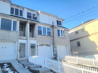 26 Mapleton Ave, Staten Island, NY 10306