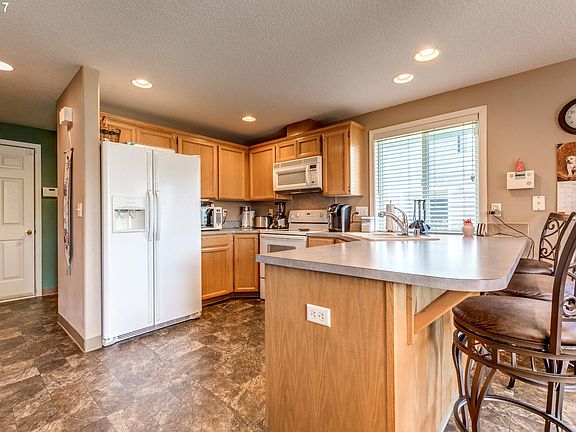 3rd image of 11529 NE 32nd St