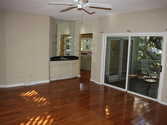 5th image of 13 Beachwood W