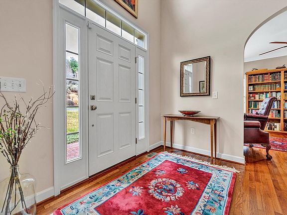 5th image of 5016 Meadow Creek Dr