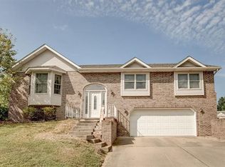 142 Spring Brook Dr, Glen Carbon, IL 62034