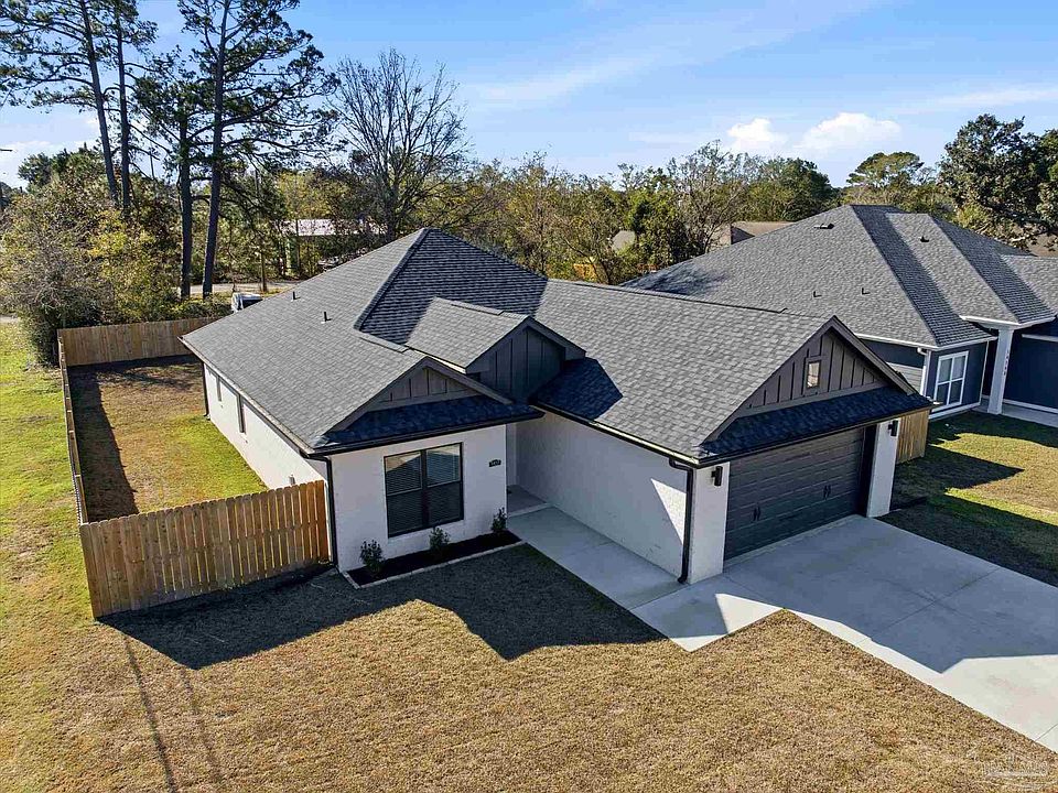 1st image of 1417 Claridge Pl