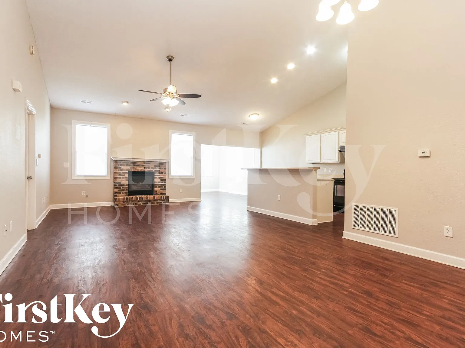 3 bed, 2.0 bath, 1616 sqft, $2,365 — Photo 2