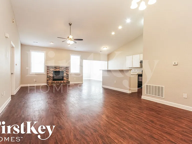 9778 Rhodes Ln — Photo 2