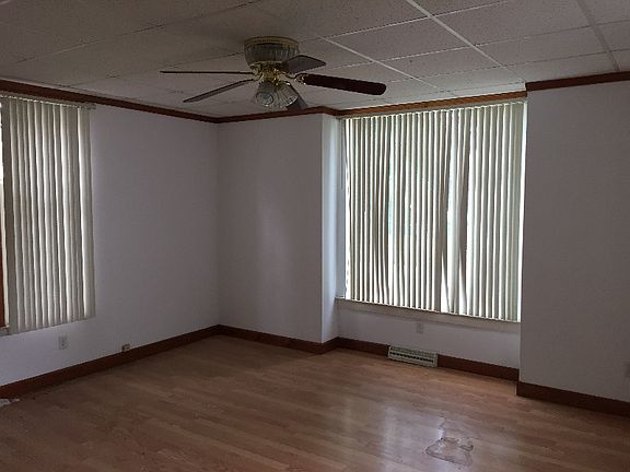 2nd image of 407 N Linn St